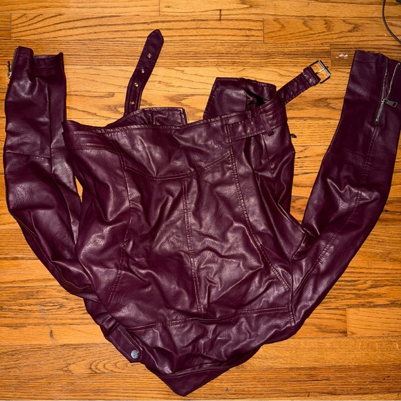 Burgundy leather jacket with belt - Picture 7 of 7